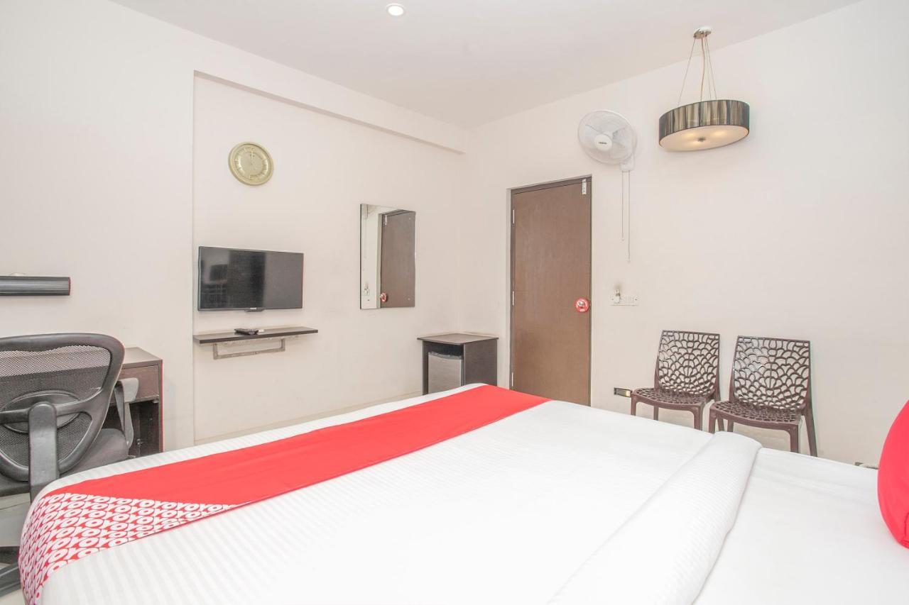 Oyo 24093 Kp Suits Hotel Bangalore