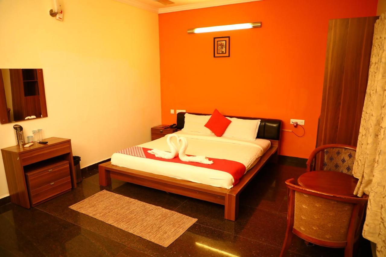 Hotel The Meenakshi Bangalore