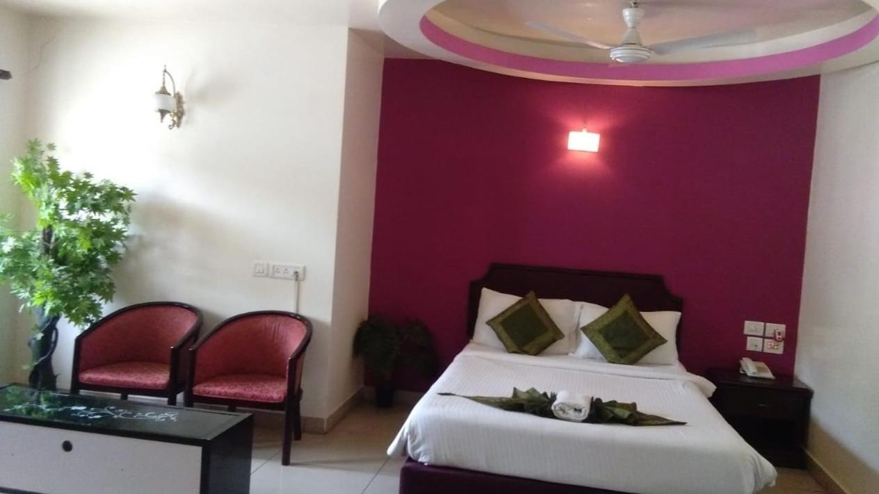 Hotel Cubbon - 10 Minute Walk To Mg Road, Mg Road Metro And Church Street Bangalore