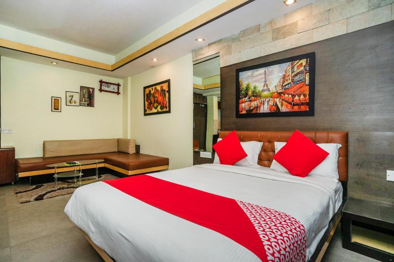 Capital O 3246 The Bouvice Hotel