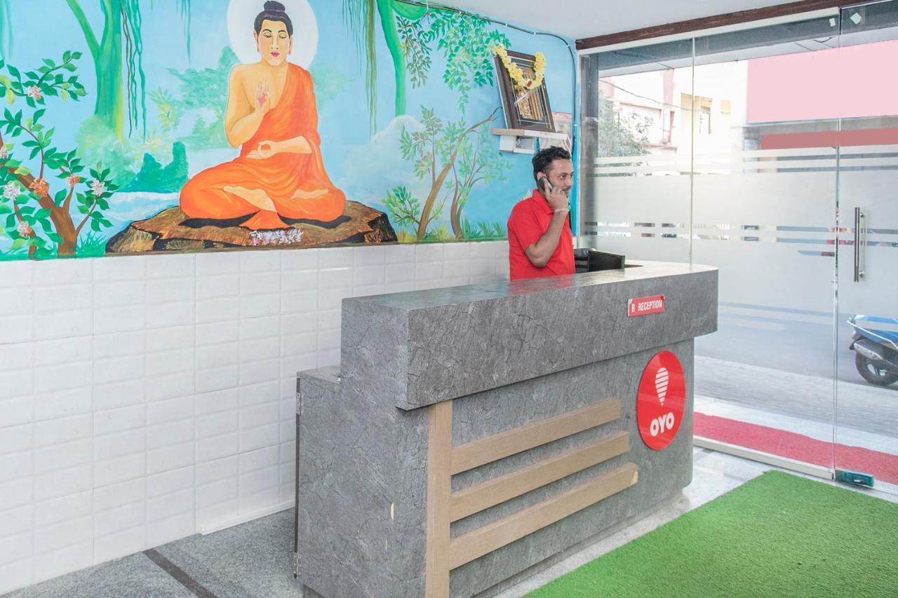Hotel Oyo Flagship 10363 Sri Balaji & Restaurent 3*