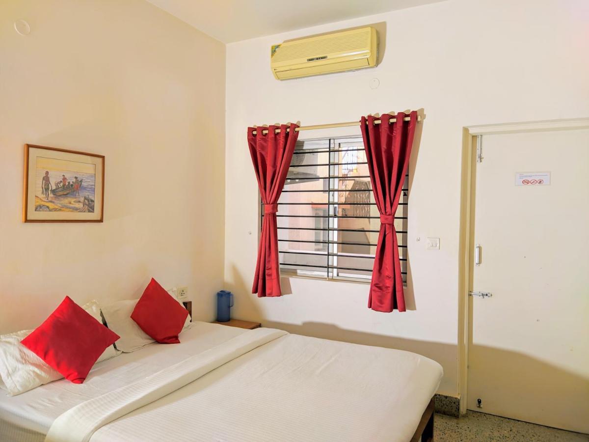 Frontier Galaxy Hotel 3*