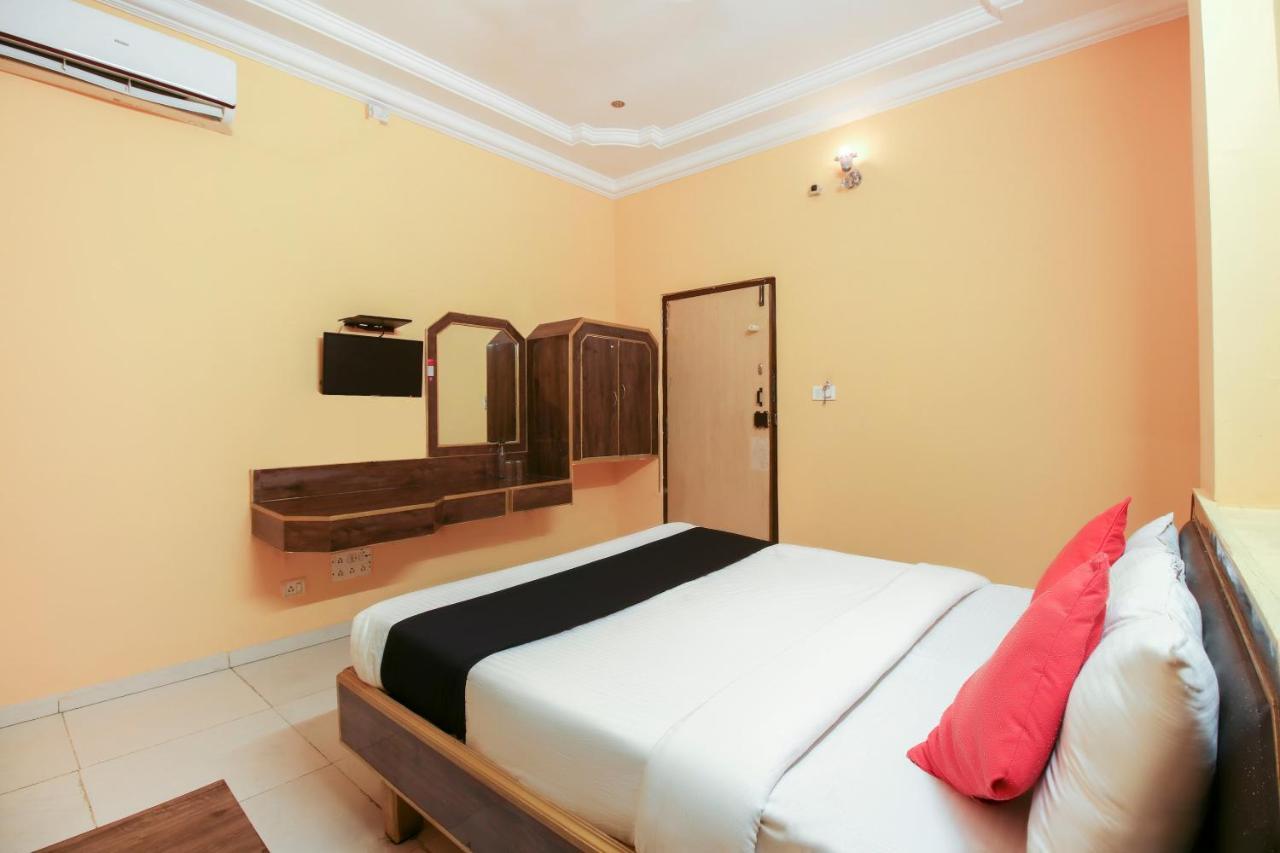 Capital O 71729 Lucky Hotel