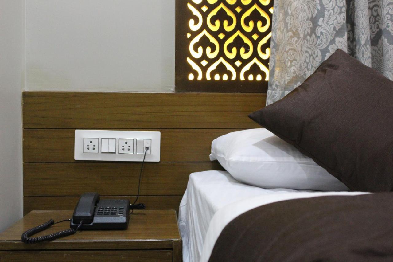 Hotel Olivia And 2*
