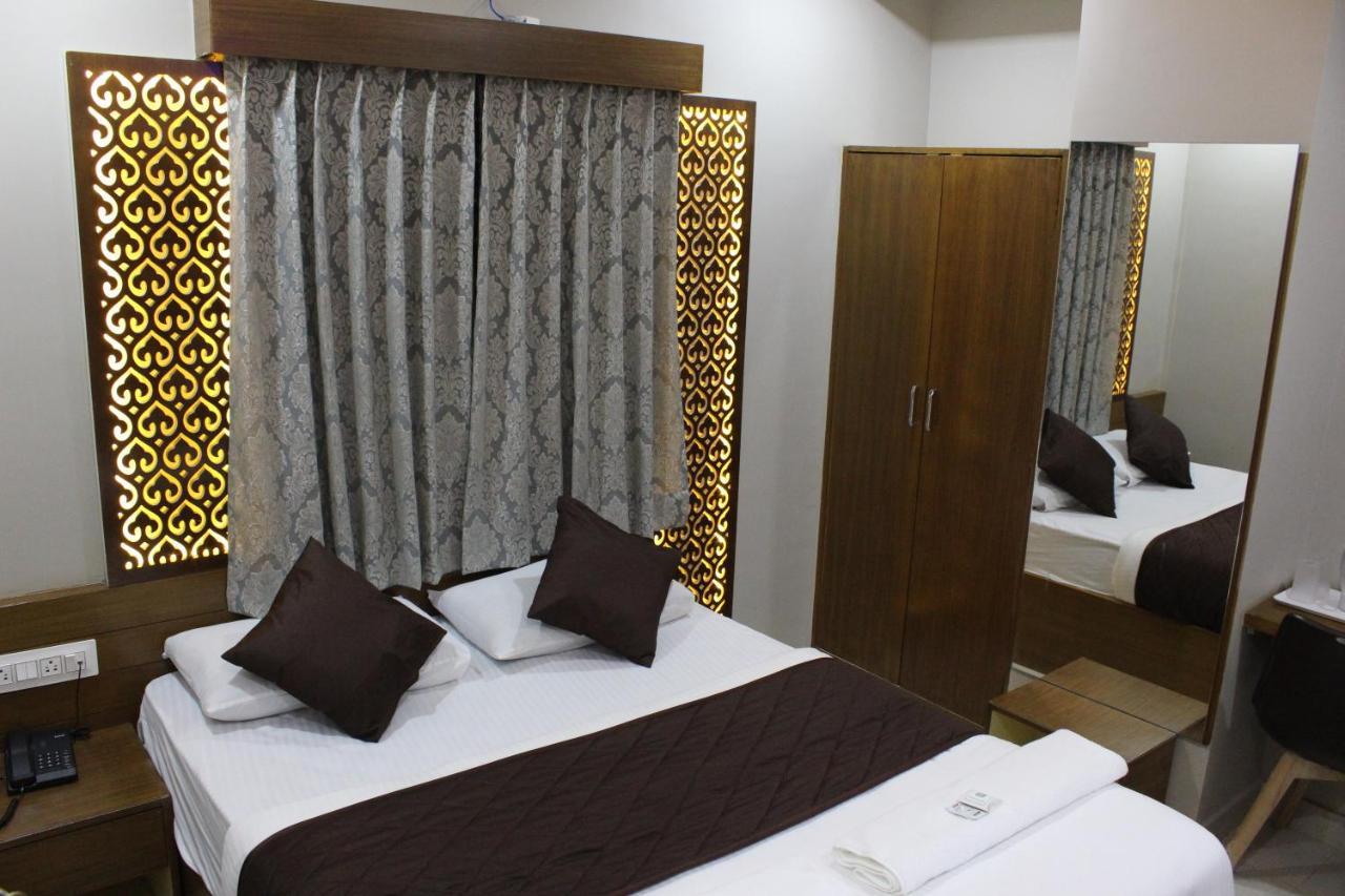 Hotel Olivia And 2*