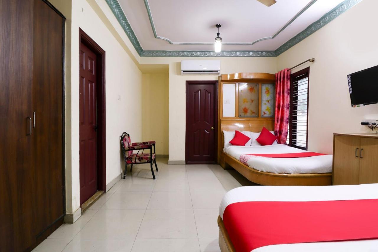 Oyo 71675 New Aishwarya Comforts Hotel 3*
