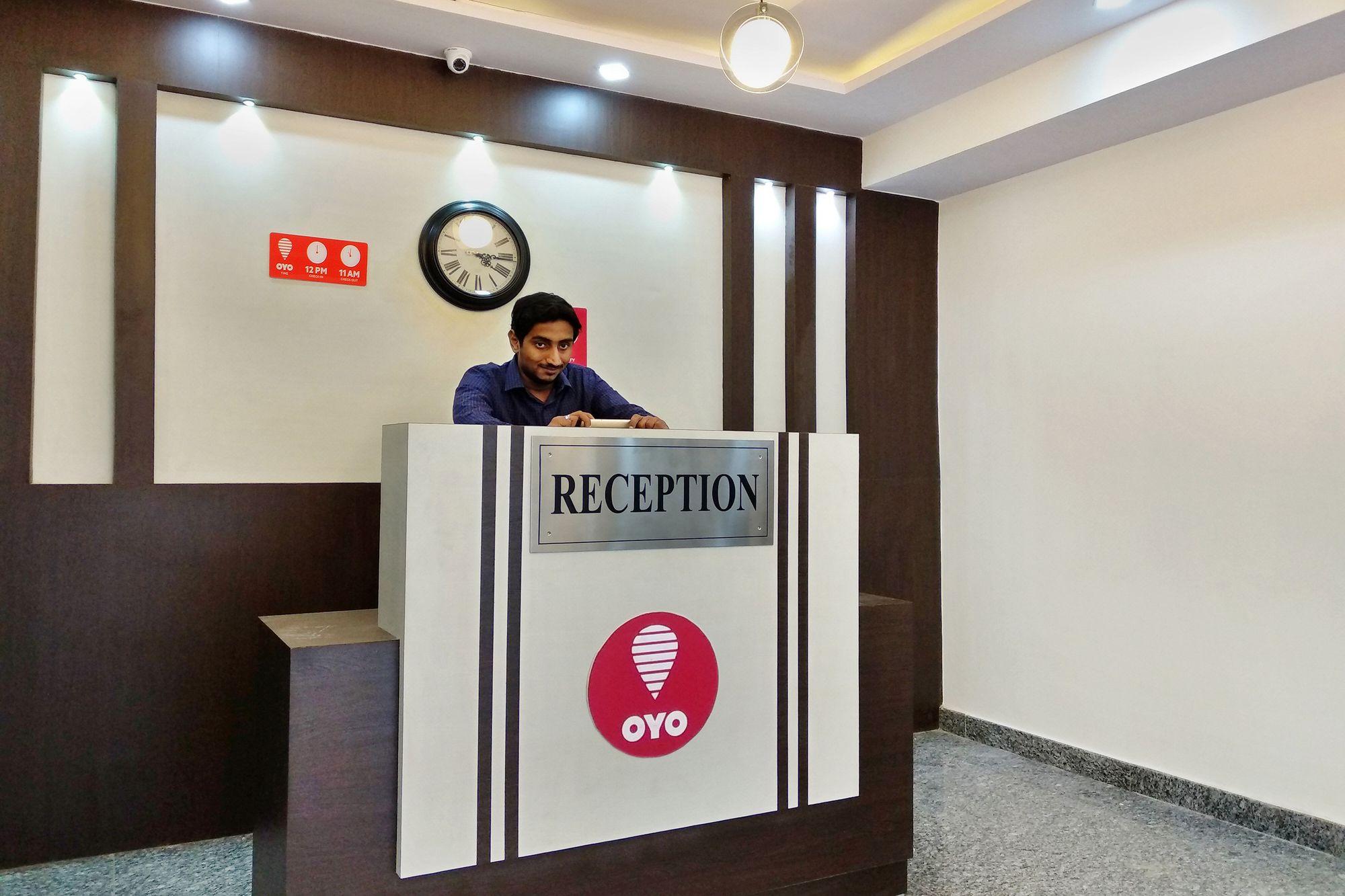 Oyo 10525 Varcity Abra Madiwala Hotel