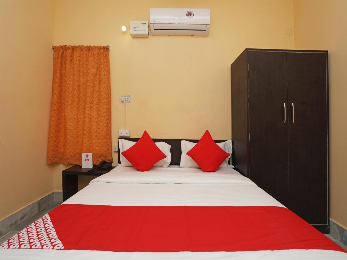 Vaccinated Staff - Oyo 72492 A K Residency Bangalore