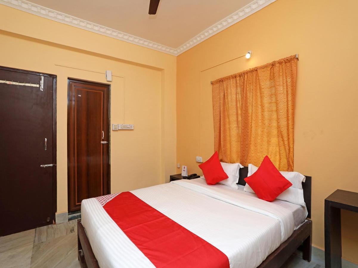 Vaccinated Staff - Oyo 72492 A K Residency Hotel Bangalore