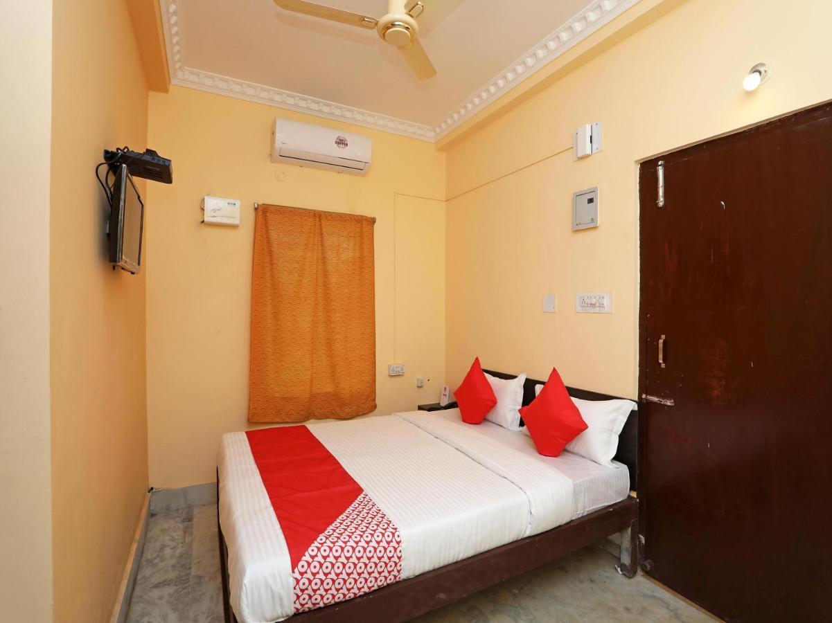 Hotel Vaccinated Staff - Oyo 72492 A K Residency 3*