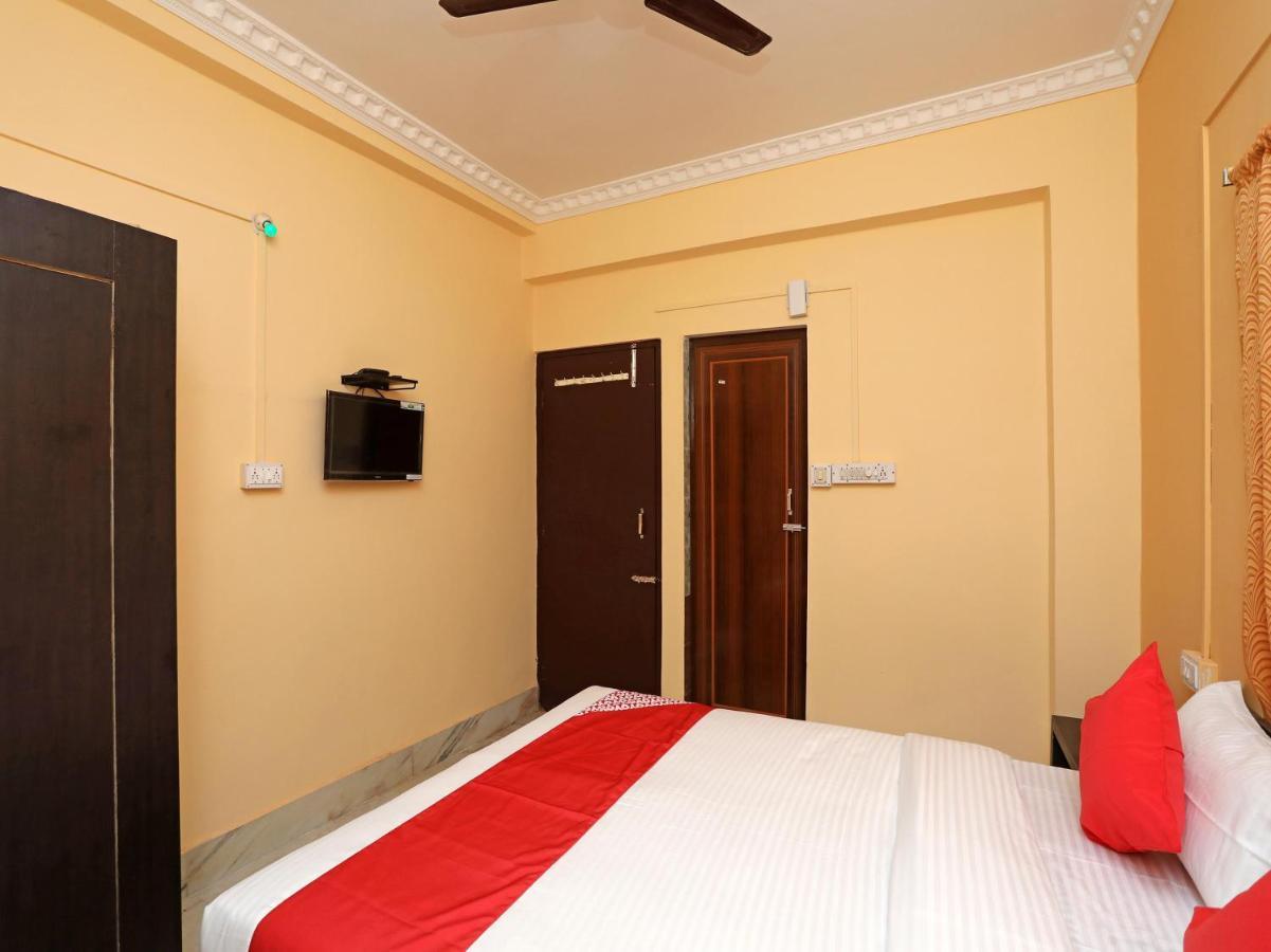 Vaccinated Staff - Oyo 72492 A K Residency Hotel Bangalore