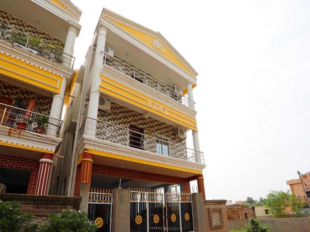 Vaccinated Staff - Oyo 72492 A K Residency 3*