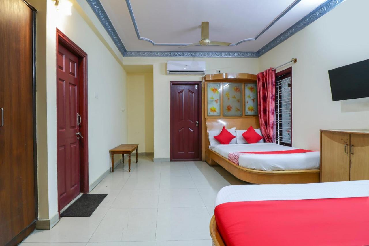 Hotel Oyo 71675 New Aishwarya Comforts 3*