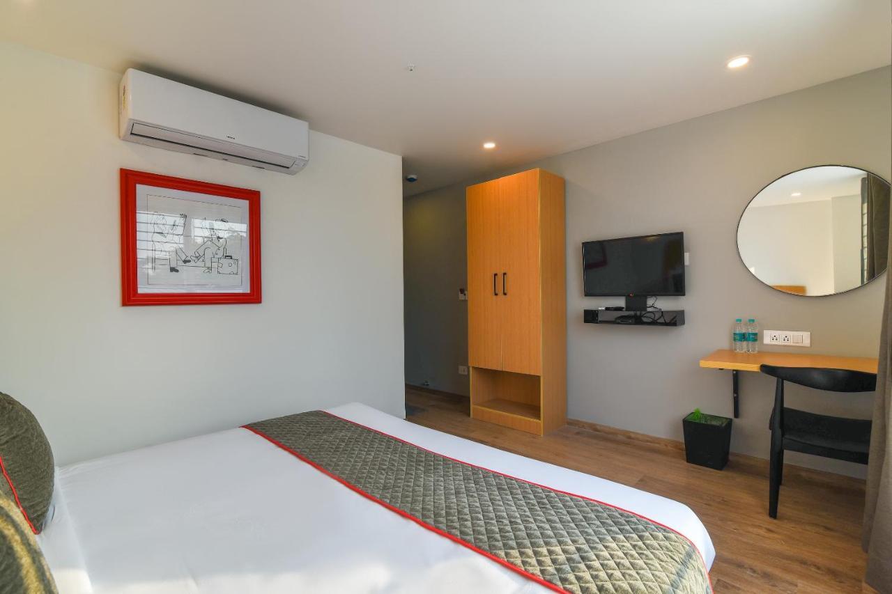 Oyo Townhouse 255 Indiranagar Double Road Hotel Bangalore