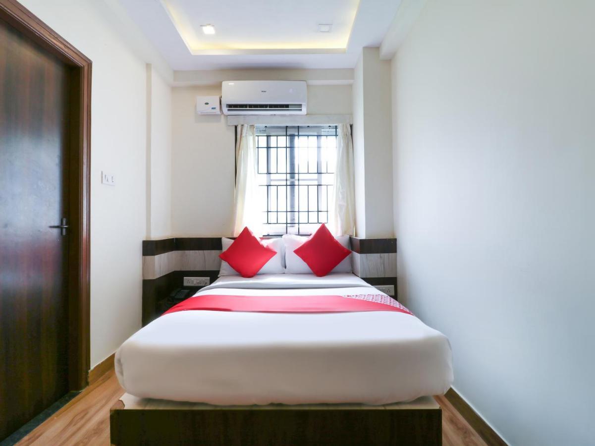 Hotel Oyo 36197 Royal Wood 3*