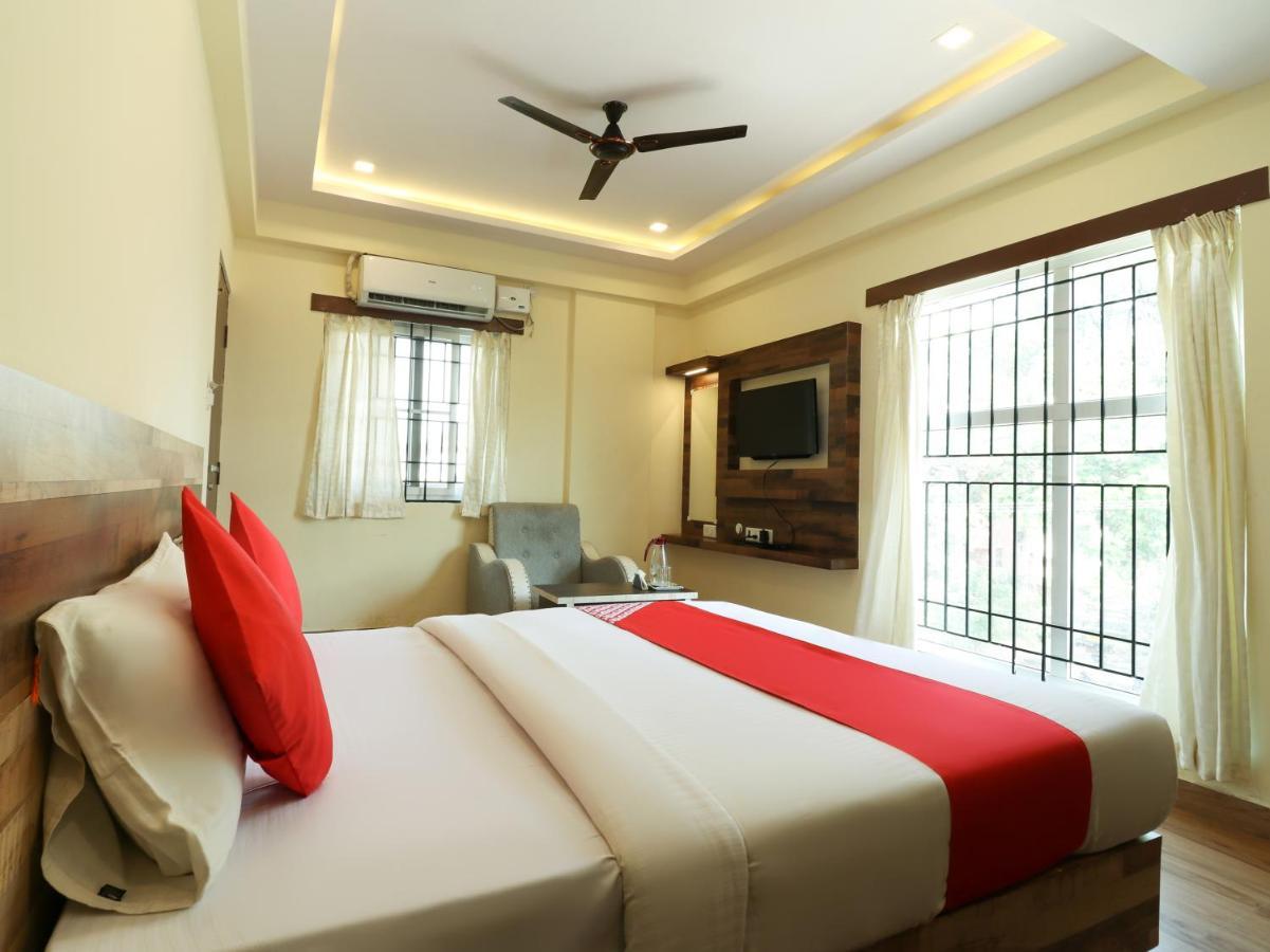Hotel Oyo 36197 Royal Wood 3*