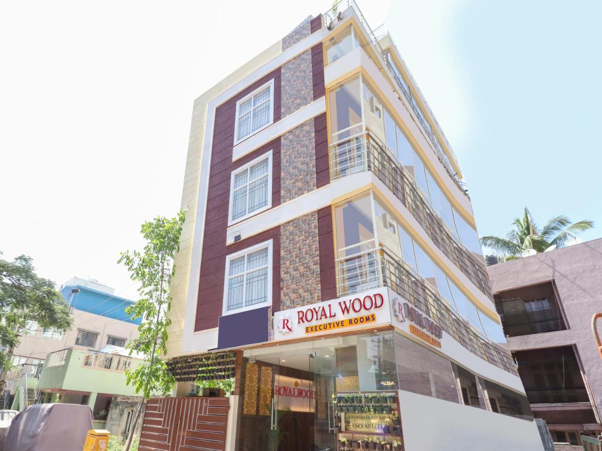Hotel Oyo 36197 Royal Wood 3*