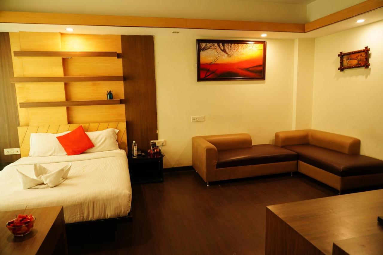 Capital O 3246 The Bouvice Hotel