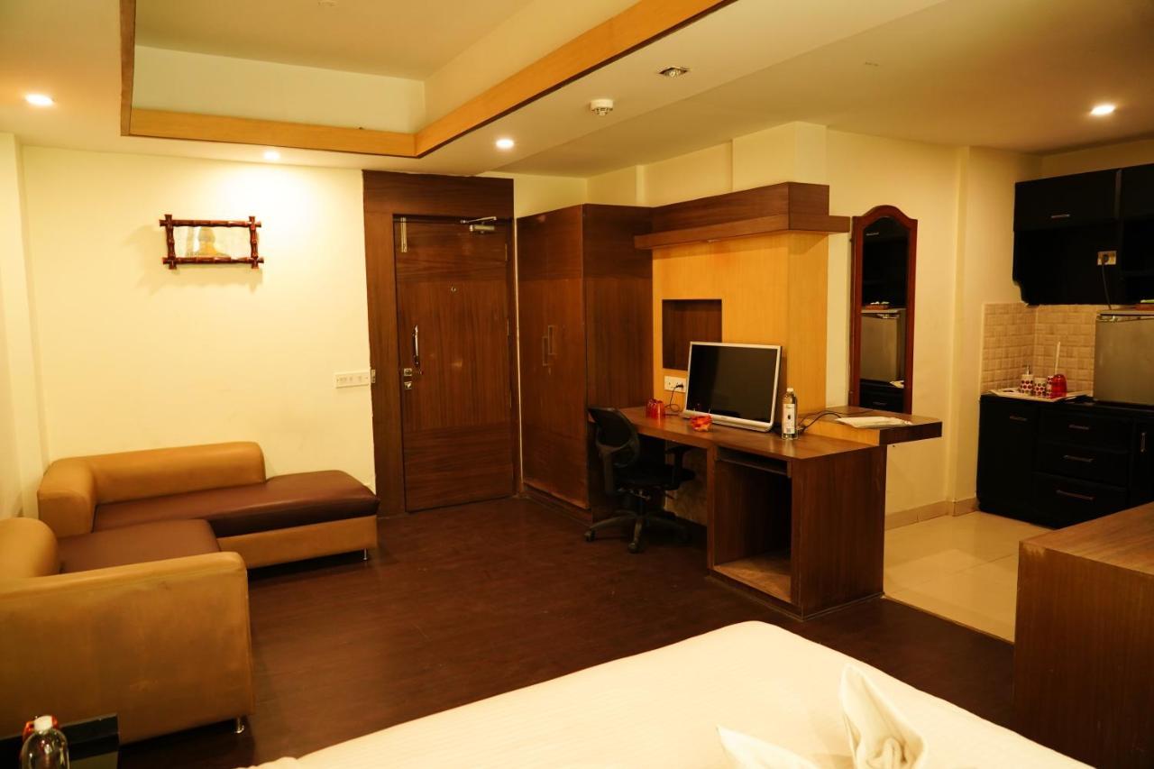 Capital O 3246 The Bouvice Hotel