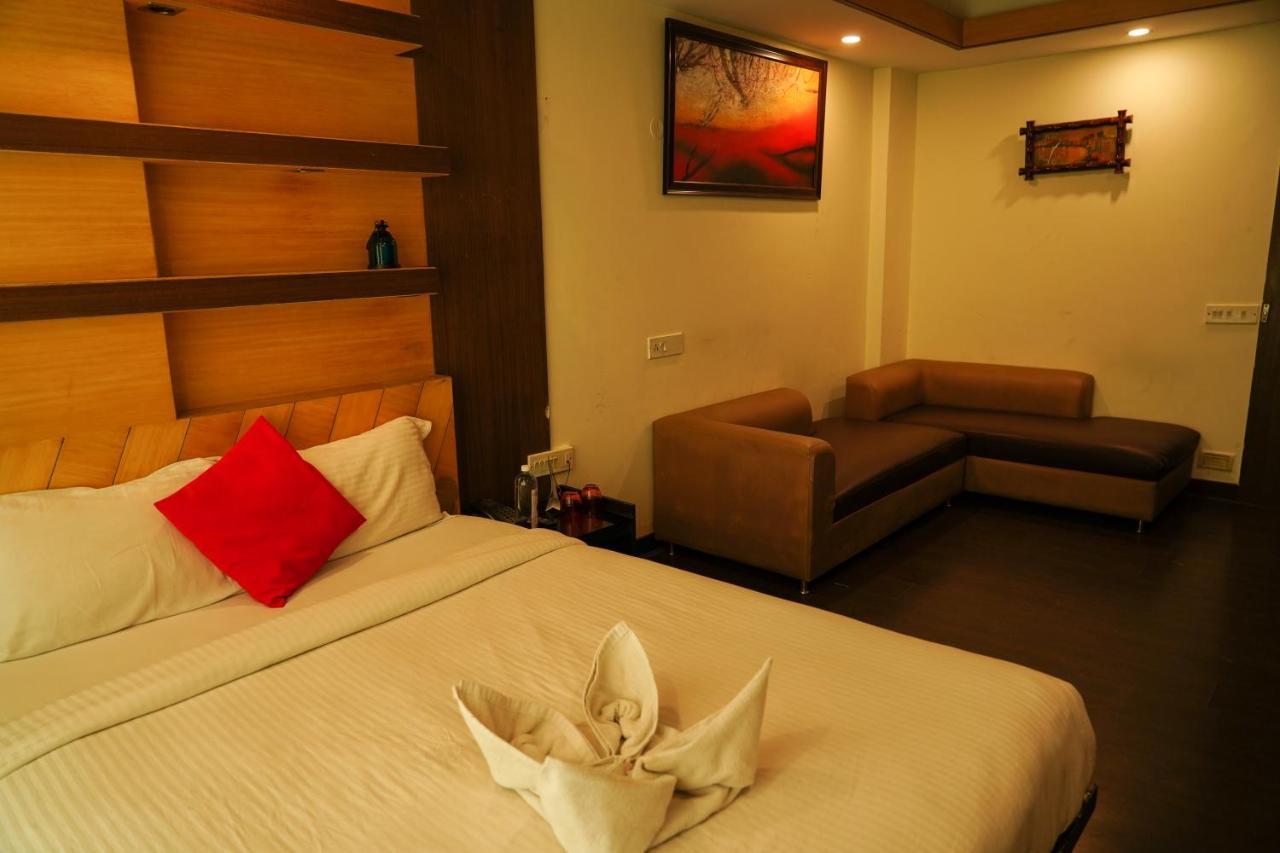 Capital O 3246 The Bouvice Hotel