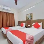 Vaccinated Staff - Oyo 10379 Hotel Varcity Sapphire