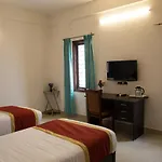 Oyo 8737 King Suites