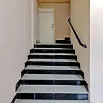 Guru Comfort, 100 M From Apollo Hospital