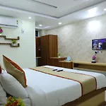 Hotel 8Th Mile Suites