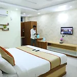 Hotel 8Th Mile Suites