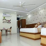 Hotel 8Th Mile Suites