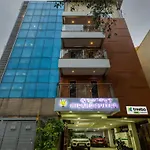Smile Stay Hiland Suites