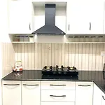 Posh Couple Friendly Home Near Itpl