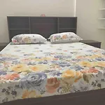 Posh Couple Friendly Home Near Itpl