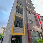 Fabhotel Gateway Suites