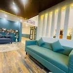 Zeke Hotels