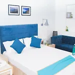 C Suites - Signature Towers