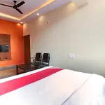OYO 49608 Capital O Surya