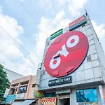 Hotel O White Fort Near Lalbagh Botanical Garden