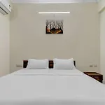 Capital O Safari Rooms Near Snow City