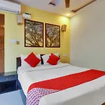 OYO 81332 BLR1544 H Moca