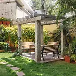 Cottage Like Room - Opp Ub City
