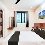 Hotel O S. Nandhi Residency