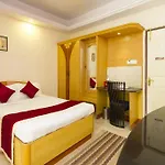 Oyo 374 Apartment Near Fortis Hospital