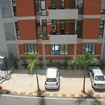 Oyo 374 Apartment Near Fortis Hospital