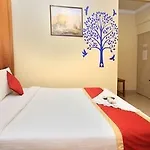 Oyo 2052 Hotel Compact Green View