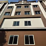 Oyo 10843 Hotel Rmv Savera