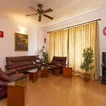 Oyo Apartments Langford Garden