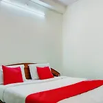 Oyo 12083 Hotel Champion Inn