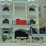 Oyo 37916 Paradise Stay Inn Business Hotel
