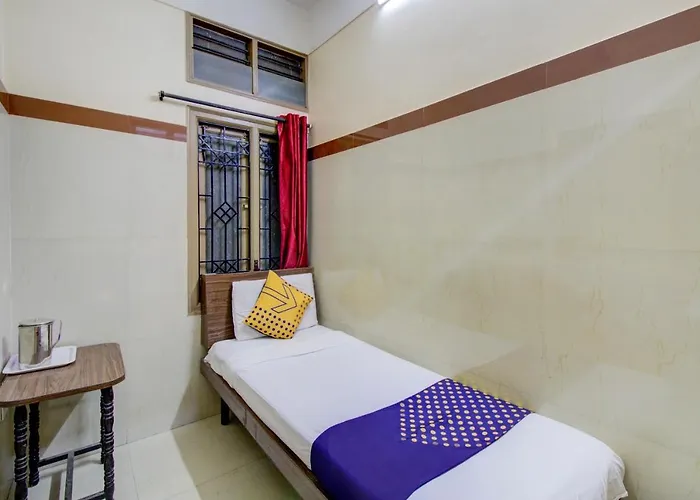 Spot On 75643 Golden Guest House